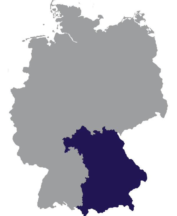 Landkaart Duitsland grijs met deelstaat Beieren donkerblauw op transparante achtergrond - 600 * 733 pixels